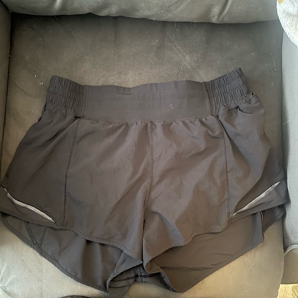 Lululemon black Hottie Hot shorts 2.5 in, size 10, Perfect condition.